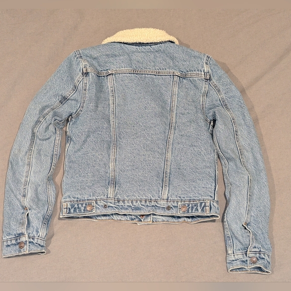 Levi's - 90s Sherpa Trucker Jacket - Picture 4 of 6